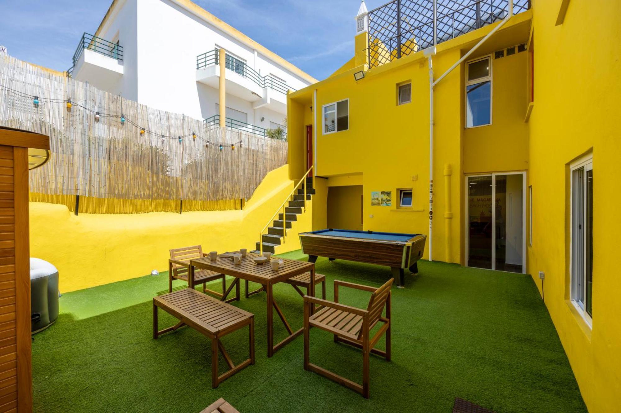 The Macarena Beach Hostel Lagos Esterno foto